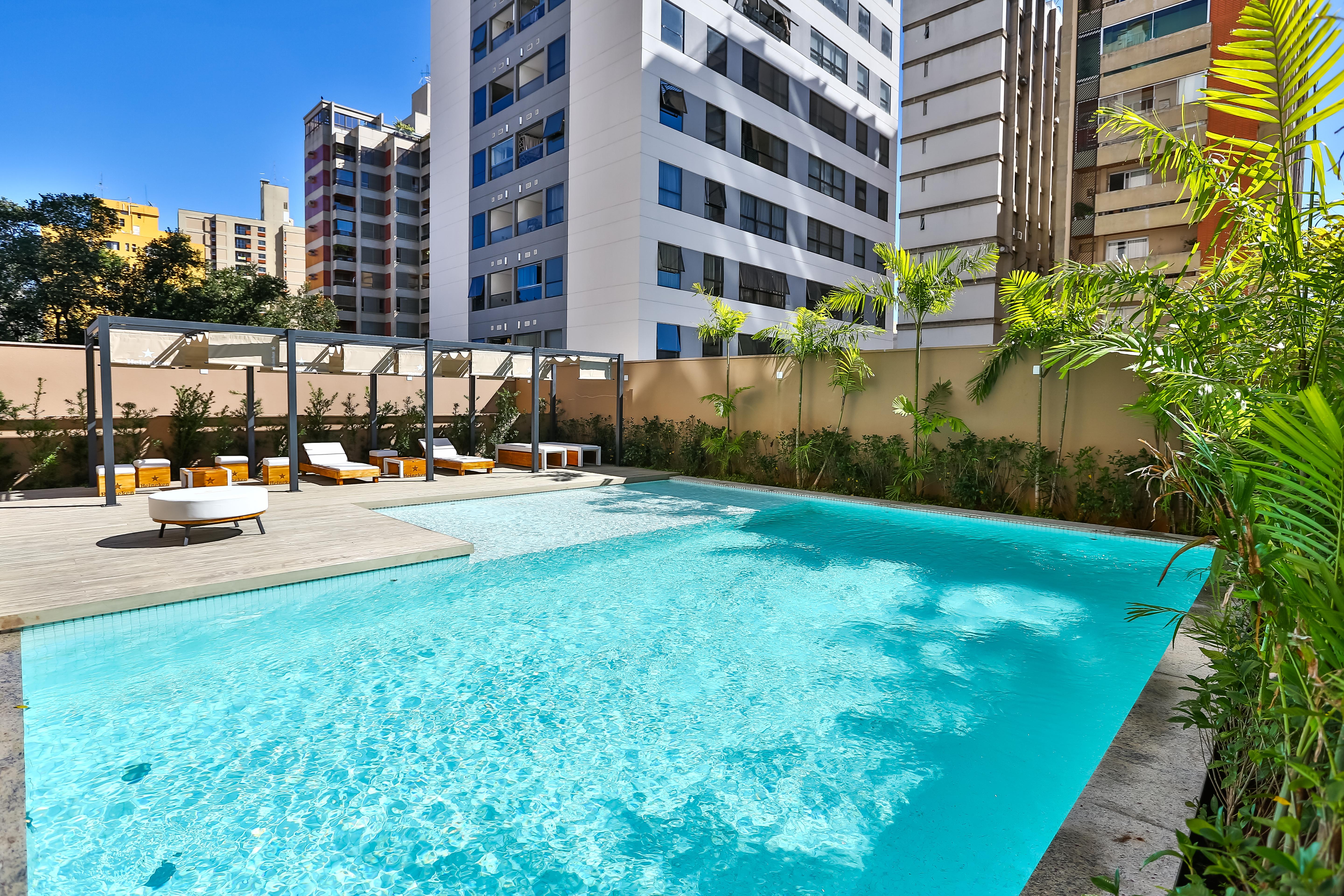 Hotel Radisson Red Campinas Exteriér fotografie The swimming pool at the hotel